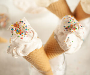 Espumilla (Ecuadorian Meringue Cream Dessert)