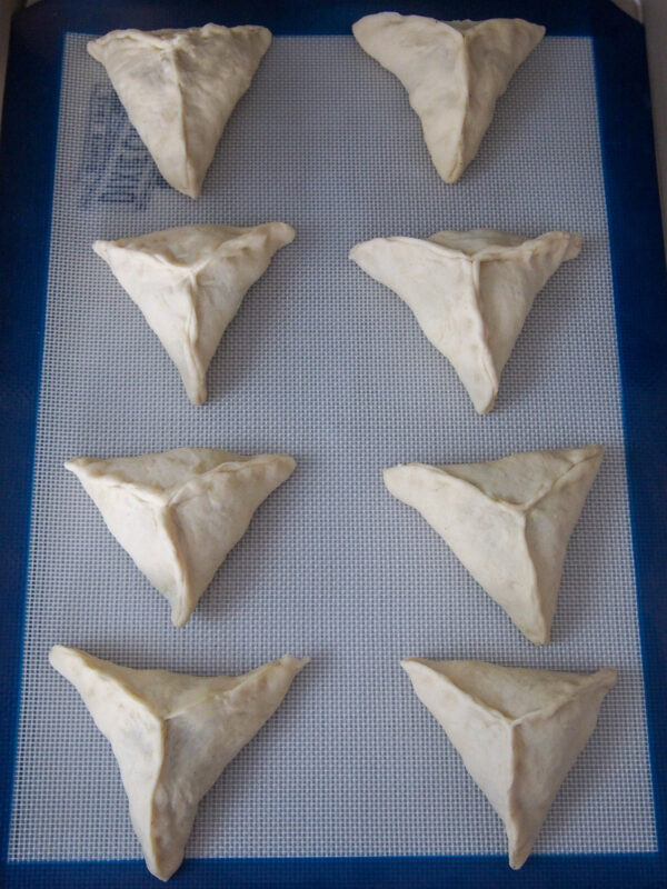 Spinach fatayer - triangle pastries ready for the oven