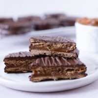 Alfajores Marplatenses - Chocolate alfajores dulce de leche sandwich cookies