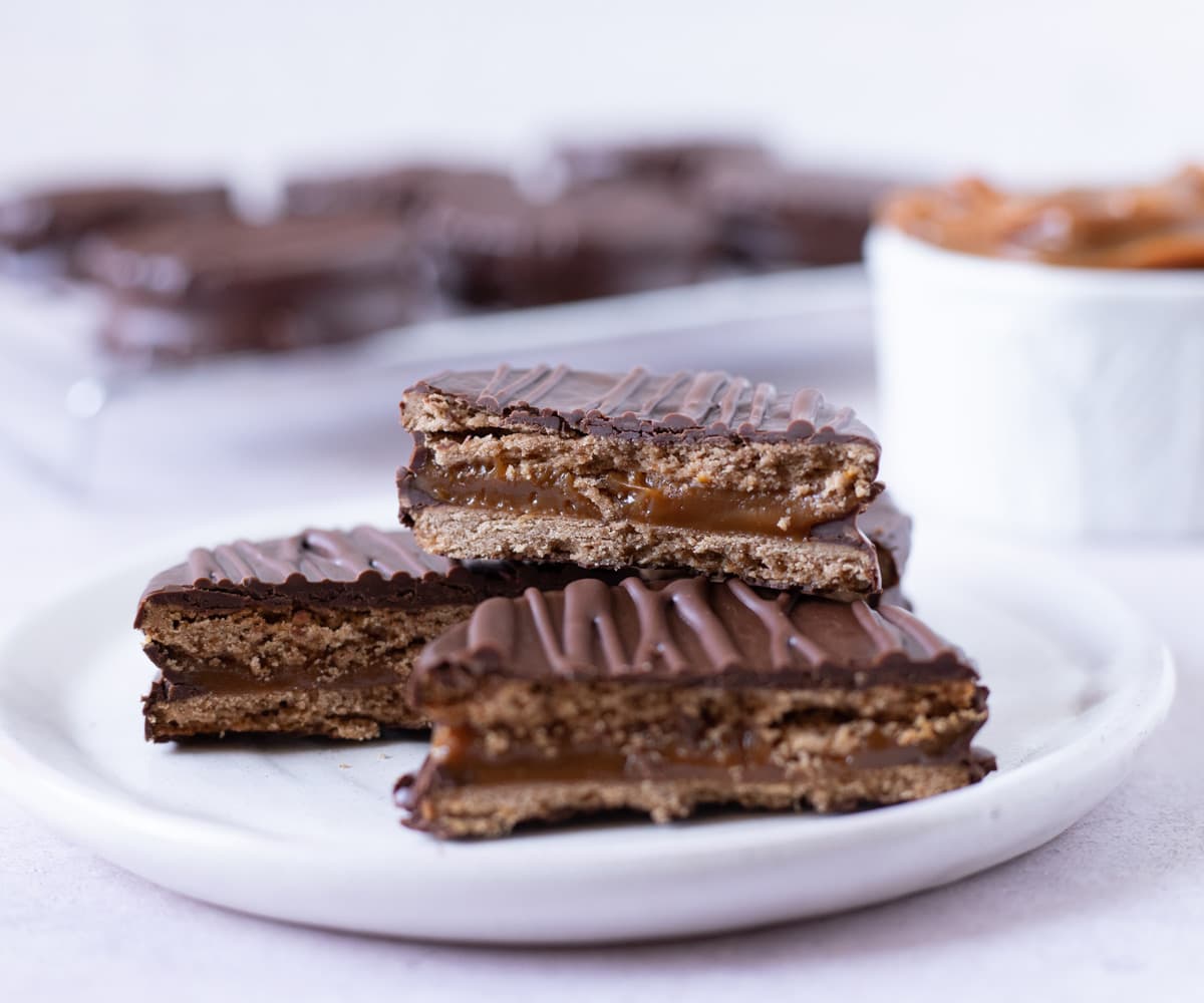 Alfajores Marplatenses - Chocolate alfajores dulce de leche sandwich cookies