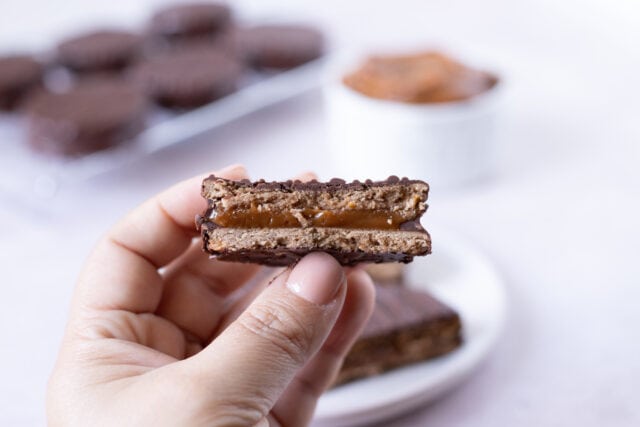 Alfajores Marplatenses - Chocolate alfajores sandwich cookies