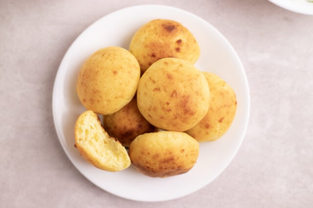 Almojabana -- Colombian cheese bread